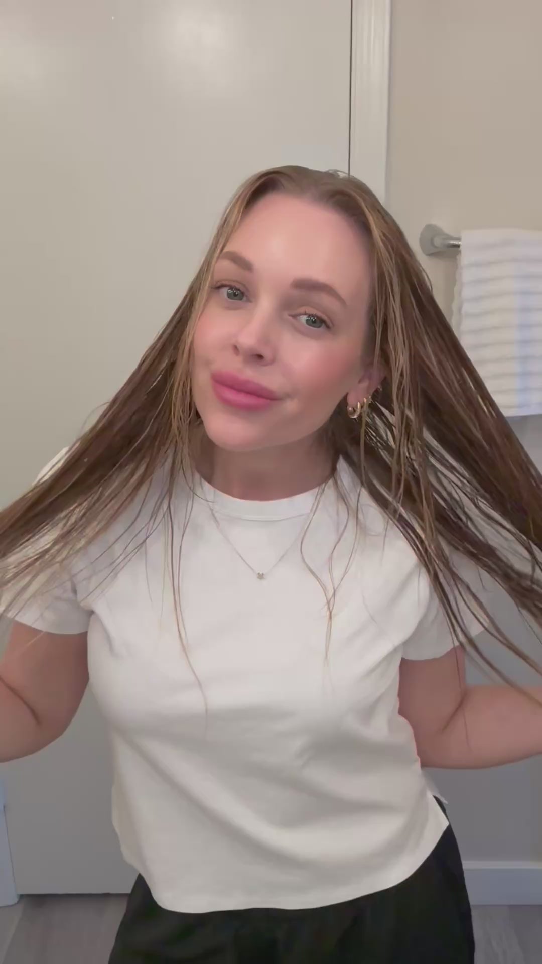 Only August 4-in-1 Hot Air Brush — anti-frizz ionic finish