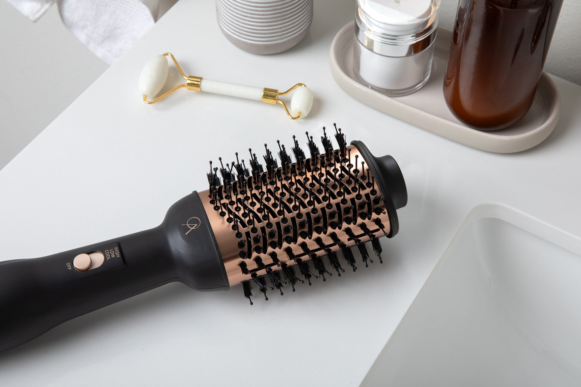 Only August 4-in-1 Hot Air Brush Black and Gold — interchangeable attachment view